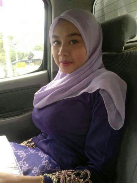 Ngentot janda muda jilbab putih goyang crot dalam